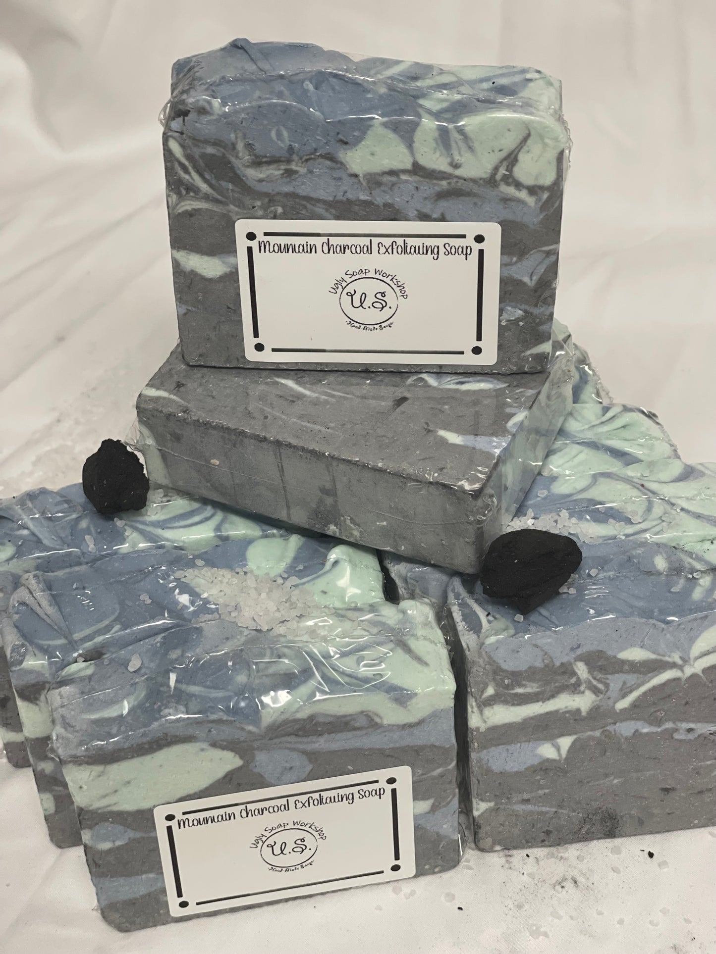Moisturizing charcoal soap with Jojoba and castor oil, sea salt and Shea butter