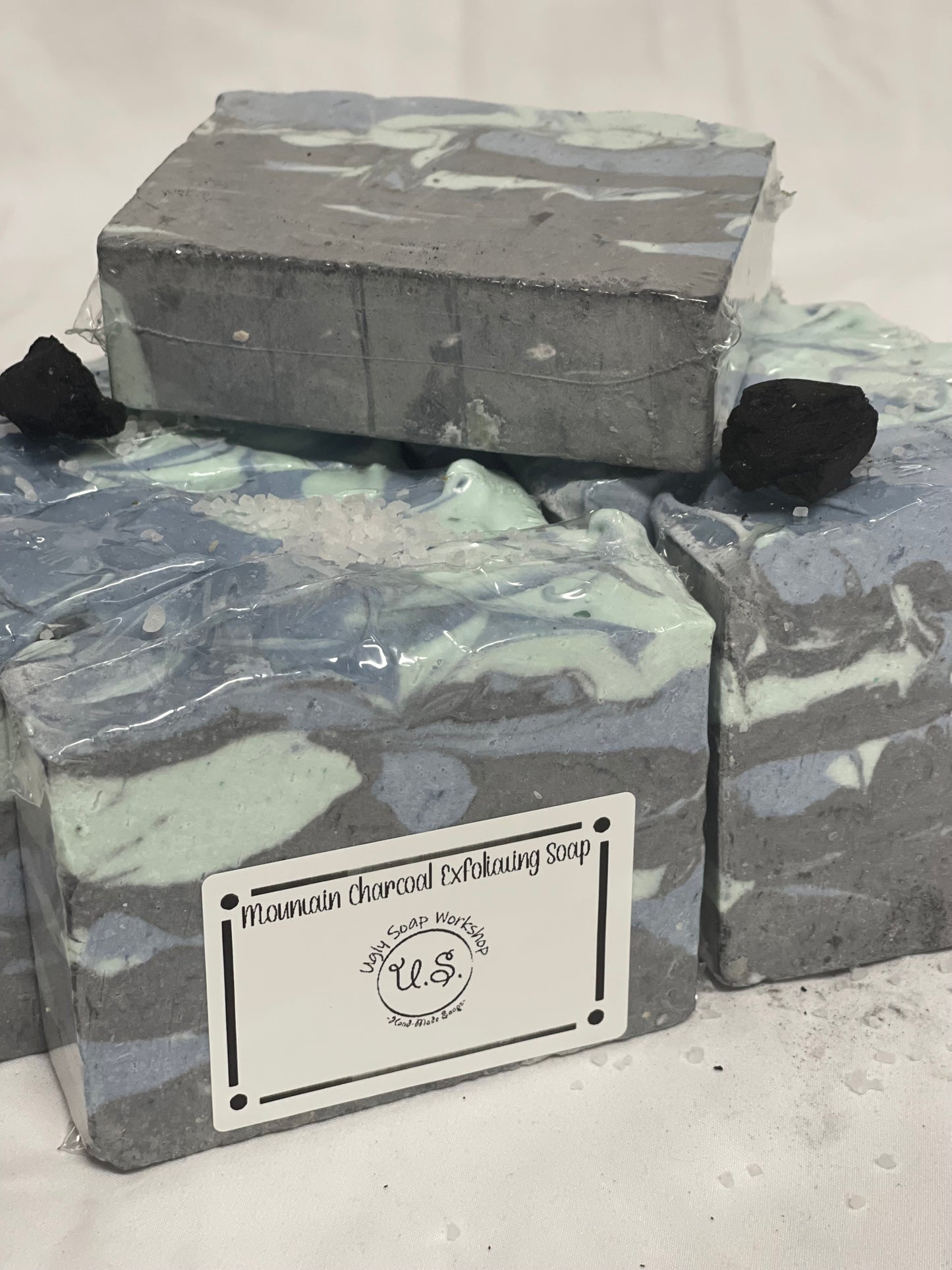 Moisturizing charcoal soap with Jojoba and castor oil, sea salt and Shea butter