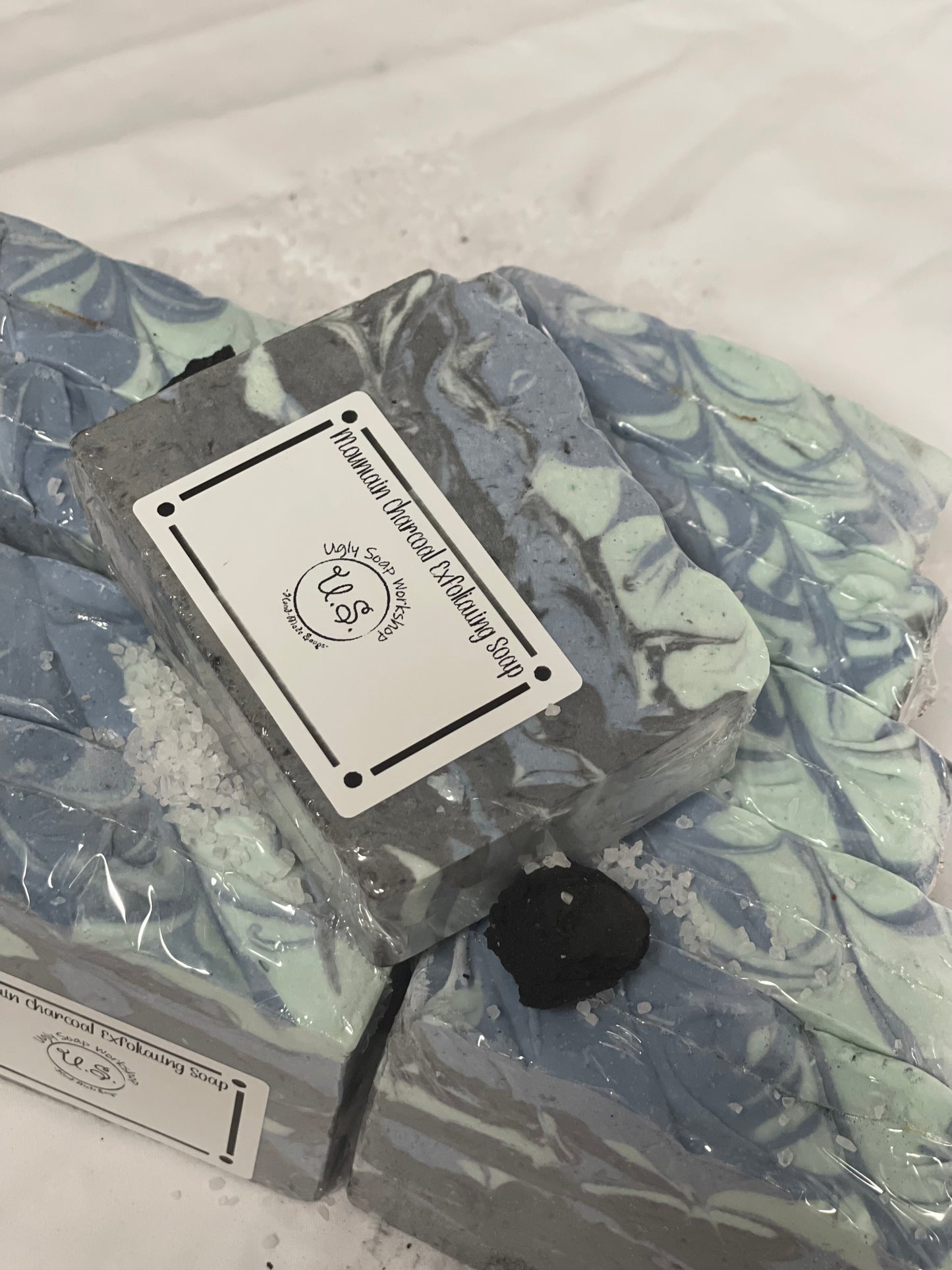 Moisturizing charcoal soap with Jojoba and castor oil, sea salt and Shea butter