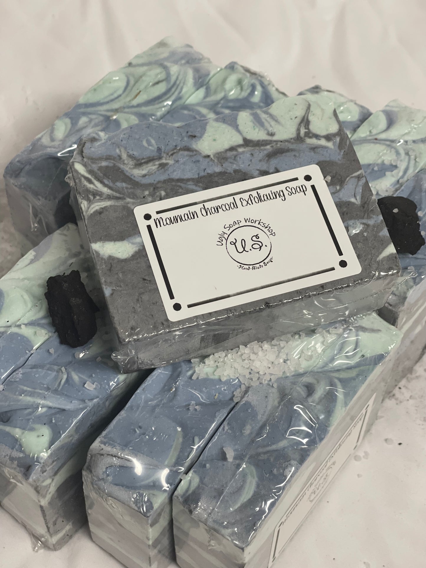 Moisturizing charcoal soap with Jojoba and castor oil, sea salt and Shea butter